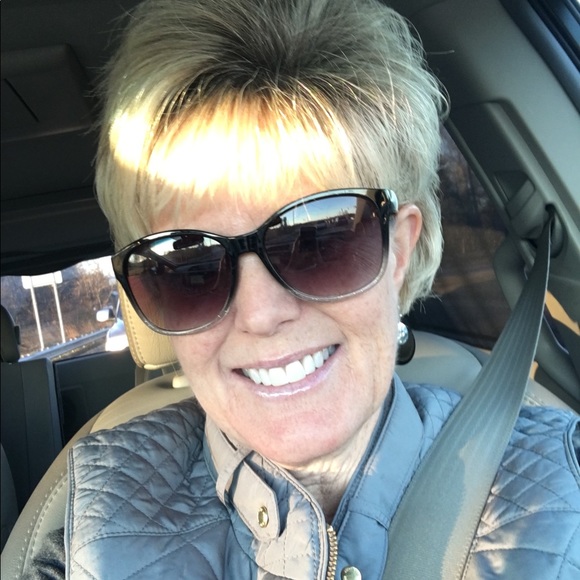 Meet your Posher, Ellen - Picture 1 of 1